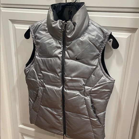 Women's Nike Silver Puffer Vest - Picture 6 of 7